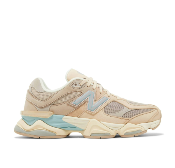 New Balance 9060 Beige y Arena con Detalles Azul Claro