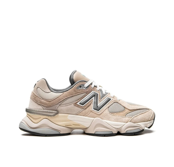 New Balance 9060 Beige y Gris Claro con Detalles Verdes