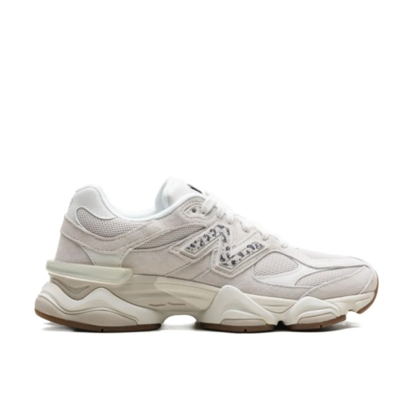 New Balance 9060 Crema y Beige