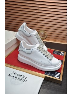 alexander-mcqueen-goma-silueta-gris-1.jpg Alexander McQueen Oversized Blancas con Ribete Gris y Cordones Grises