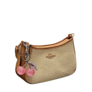 Coach Nolita Straw Pouch con Charm de Cerezas