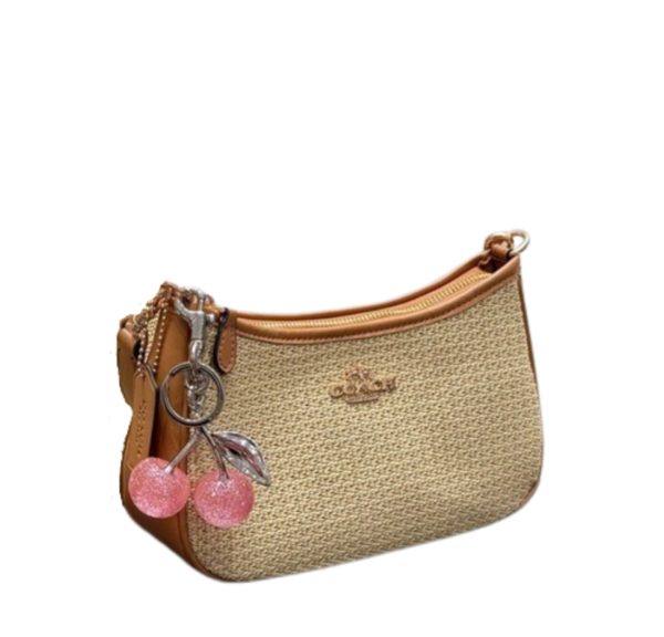 Diseño sin título - 2026-01-15T025407.291 Coach Nolita Straw Pouch con Charm de Cerezas