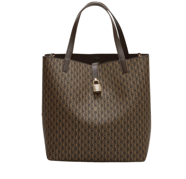 Diseño sin título - 2026-01-15T200130.459 Carolina Herrera Matryoshka Locked Marrón con Monograma